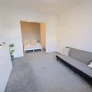 newton-house-e15.brighton-hotels-england.com/